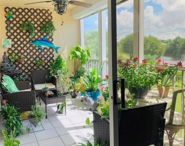 340 S Horse Creek Drive - Photo Thumbnail 5