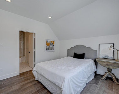6030 Beall Street - Photo Thumbnail 16