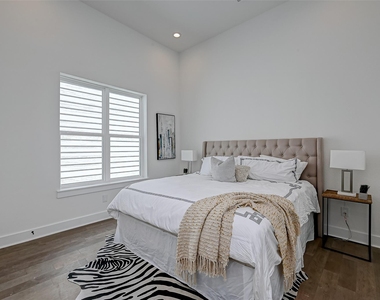 6030 Beall Street - Photo Thumbnail 9