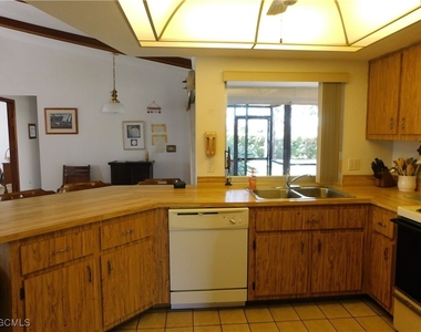904 Se 18th Street - Photo Thumbnail 7