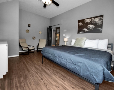 8219 Shoregrove Drive - Photo Thumbnail 16