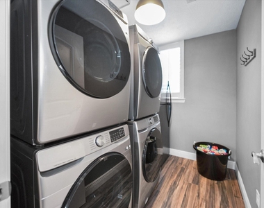 8219 Shoregrove Drive - Photo Thumbnail 9