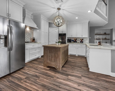 8219 Shoregrove Drive - Photo Thumbnail 3