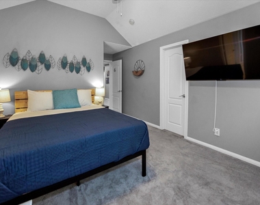 8219 Shoregrove Drive - Photo Thumbnail 18