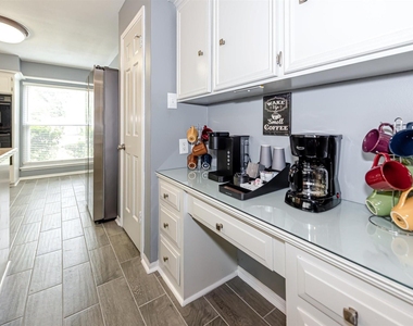 1807 Saddlecreek Drive - Photo Thumbnail 11