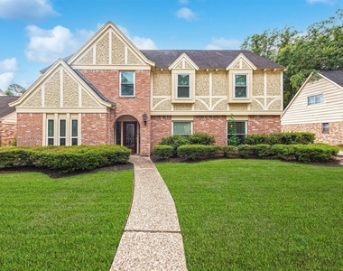 1807 Saddlecreek Drive - Photo Thumbnail 2