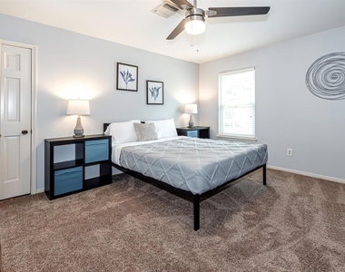 1807 Saddlecreek Drive - Photo Thumbnail 13