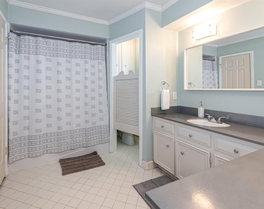 1807 Saddlecreek Drive - Photo Thumbnail 14