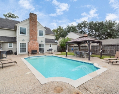 1807 Saddlecreek Drive - Photo Thumbnail 30