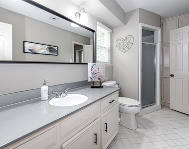 1807 Saddlecreek Drive - Photo Thumbnail 9