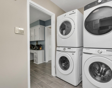 1807 Saddlecreek Drive - Photo Thumbnail 40