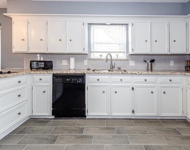 1807 Saddlecreek Drive - Photo Thumbnail 18