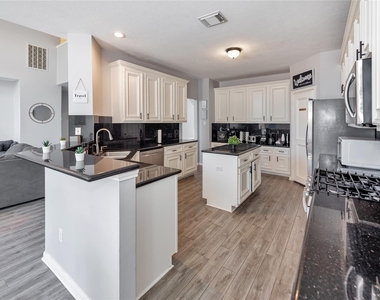 10815 Oak Bayou Lane - Photo Thumbnail 5