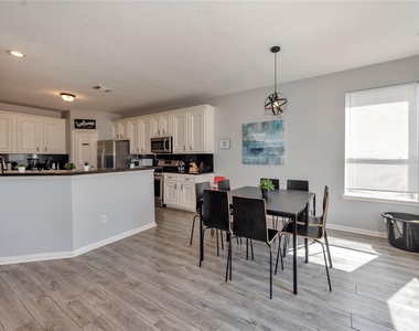 10815 Oak Bayou Lane - Photo Thumbnail 8