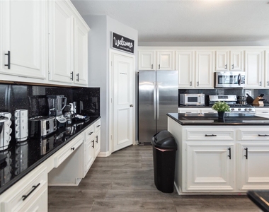 10815 Oak Bayou Lane - Photo Thumbnail 4