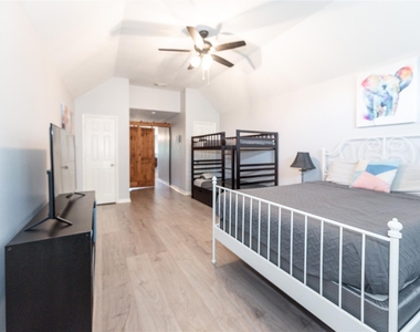 10815 Oak Bayou Lane - Photo Thumbnail 14