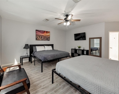 10815 Oak Bayou Lane - Photo Thumbnail 13