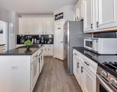 10815 Oak Bayou Lane - Photo Thumbnail 6