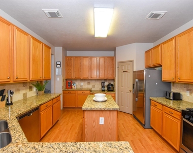 10102 White Oak Trail Lane - Photo Thumbnail 10
