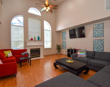 10102 White Oak Trail Lane - Photo Thumbnail 4