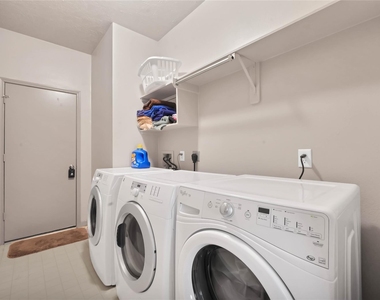 10102 White Oak Trail Lane - Photo Thumbnail 12