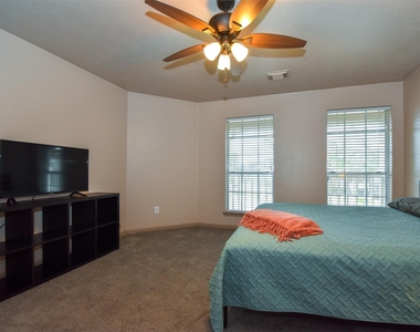 10102 White Oak Trail Lane - Photo Thumbnail 28