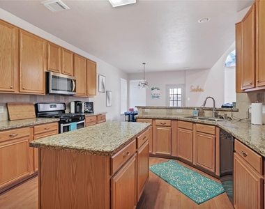 10102 White Oak Trail Lane - Photo Thumbnail 3