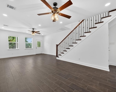 714 Zoe Street - Photo Thumbnail 12