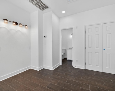 714 Zoe Street - Photo Thumbnail 16