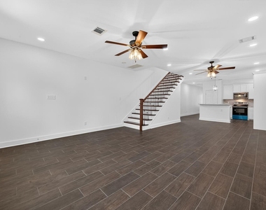 714 Zoe Street - Photo Thumbnail 10