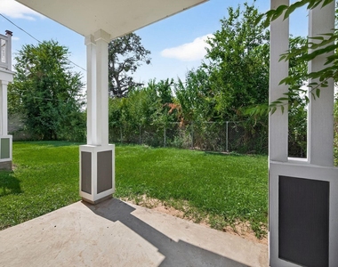 714 Zoe Street - Photo Thumbnail 7