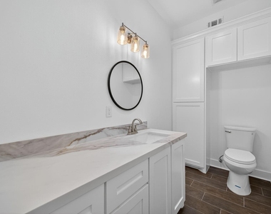 714 Zoe Street - Photo Thumbnail 5
