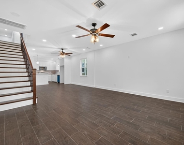 714 Zoe Street - Photo Thumbnail 13