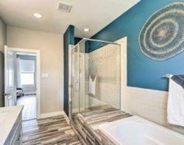 2403 Everett Street - Photo Thumbnail 6