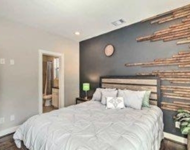 2403 Everett Street - Photo Thumbnail 5