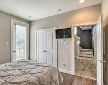 2403 Everett Street - Photo Thumbnail 7