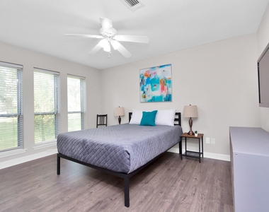 902 Golden Bear Lane - Photo Thumbnail 17