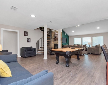 902 Golden Bear Lane - Photo Thumbnail 6