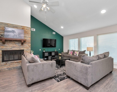 902 Golden Bear Lane - Photo Thumbnail 5