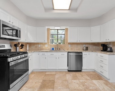 902 Golden Bear Lane - Photo Thumbnail 9