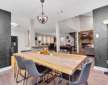 902 Golden Bear Lane - Photo Thumbnail 3