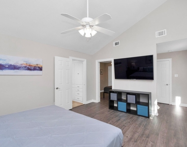 902 Golden Bear Lane - Photo Thumbnail 14