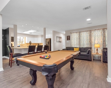 902 Golden Bear Lane - Photo Thumbnail 2