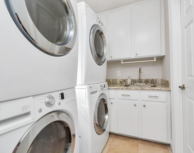 902 Golden Bear Lane - Photo Thumbnail 11