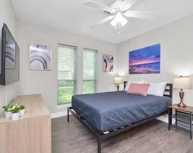 902 Golden Bear Lane - Photo Thumbnail 16