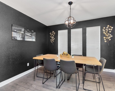 902 Golden Bear Lane - Photo Thumbnail 7
