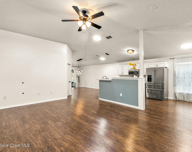 2152 Spring Creek Circle Ne - Photo Thumbnail 4