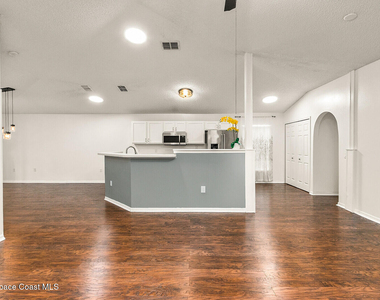 2152 Spring Creek Circle Ne - Photo Thumbnail 5