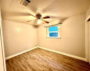 7754 Bunker Wood Lane - Photo Thumbnail 6