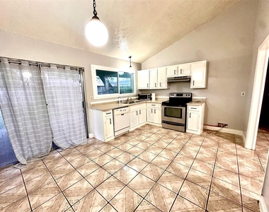 7754 Bunker Wood Lane - Photo Thumbnail 3